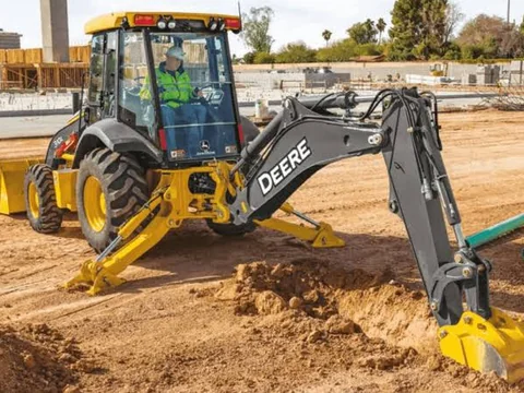 Minicargadora John Deere propia — Gondean Construcciones